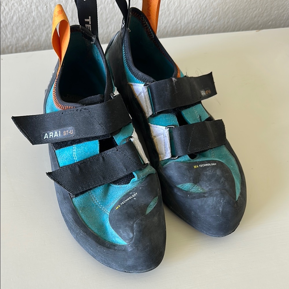 TENAYA Arai ST-U Rock Climbing Shoes - Black and Teal Women’s 5 1/2